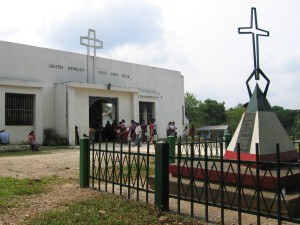 Minnesmonument för massakern i Santa Maria Tzejá